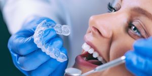 How is teeth whitening done?-oradent.gr
